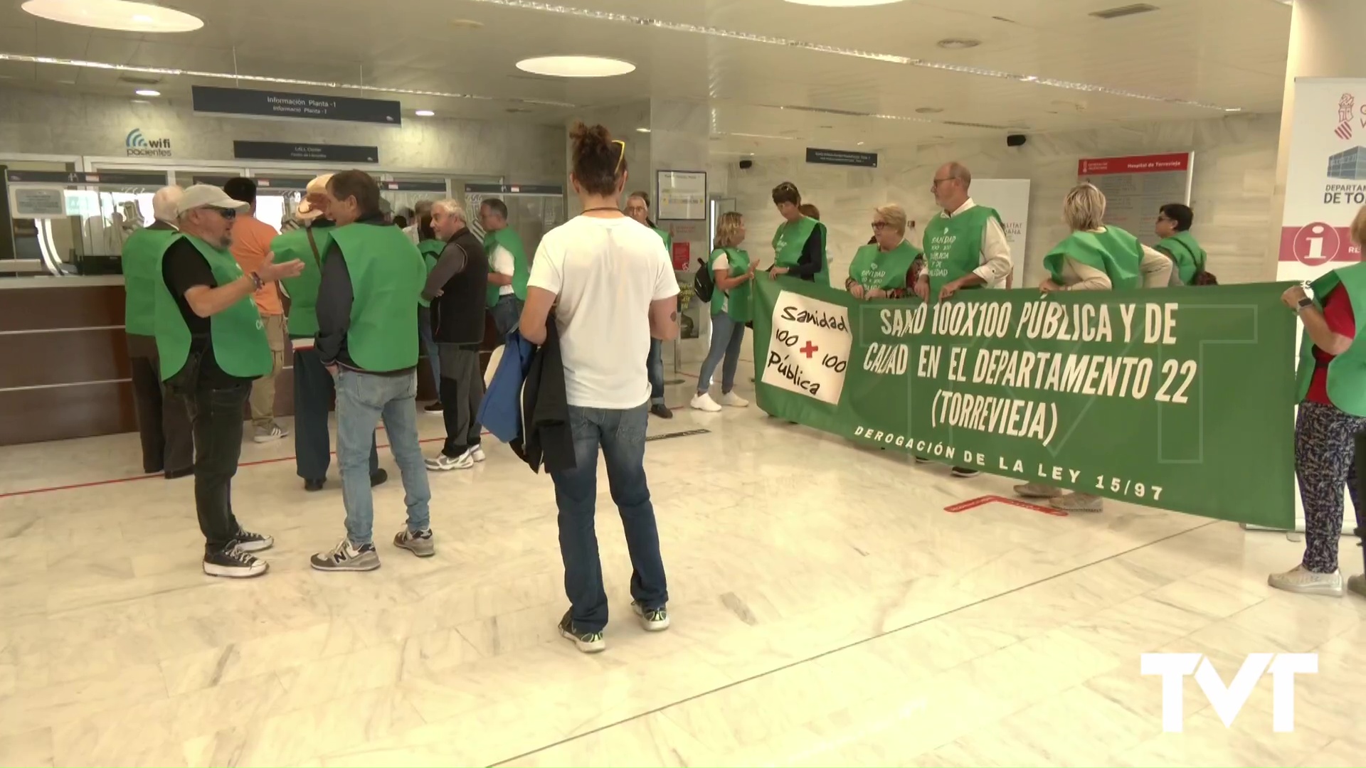 Imagen de La plataforma por la sanidad 100x100 pública de Torrevieja registra en el hospital casi 6000 firmas acompañadas por reivindicaciones para la mejora de la sanidad en el departamento de Torrevieja