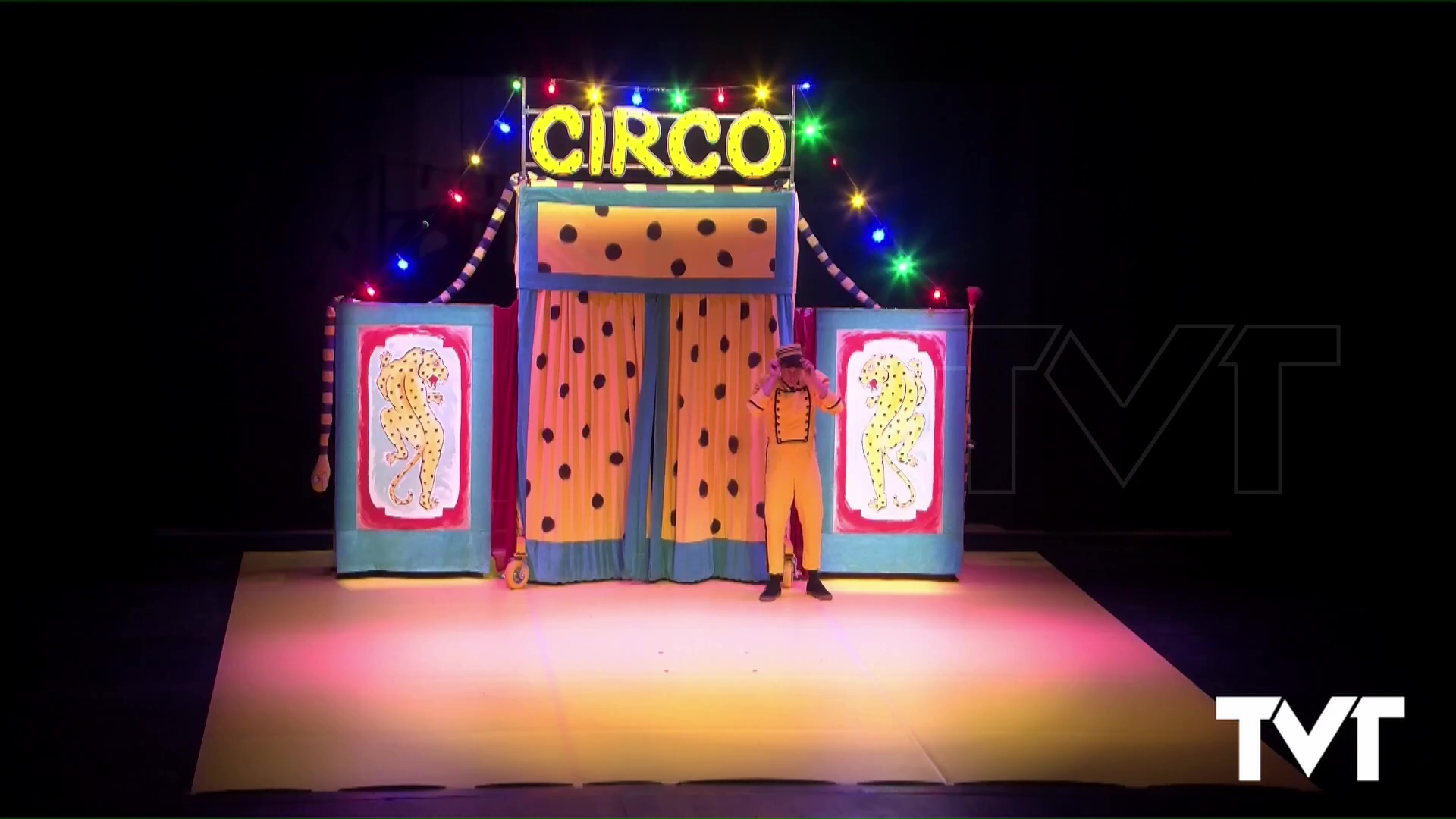 Imagen de Un cuento de circo llenó de risas el centro cultural con la obra CÁNDIDO