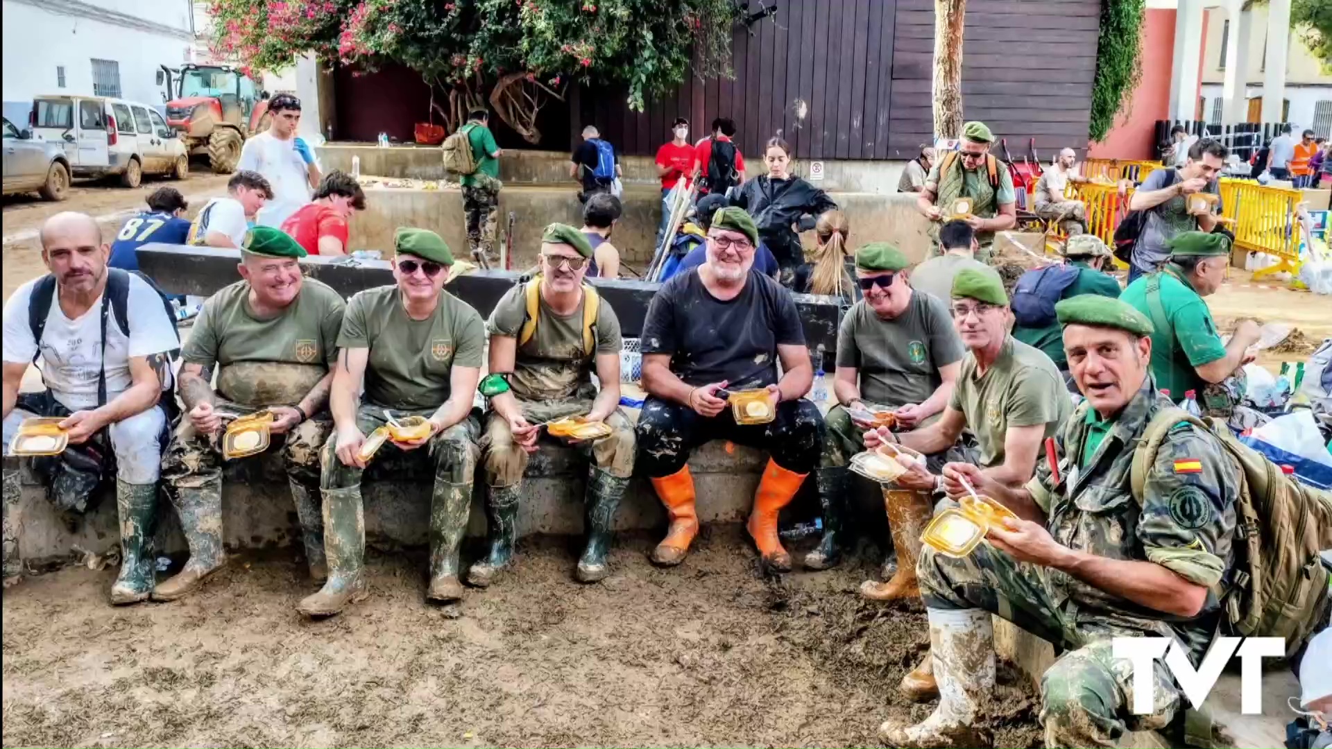 Imagen de Veteranos Boinas Verdes acuden a la llamada de trabajo solidario por la dana