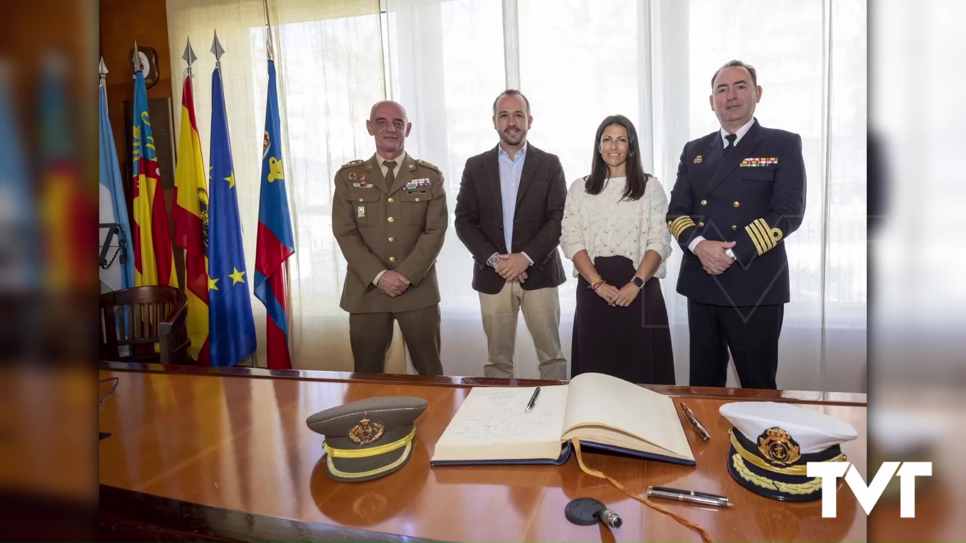 Imagen de El Comandante Naval y subdelegado de Defensa de Alicante visitan el Real Club Náutico de Torrevieja