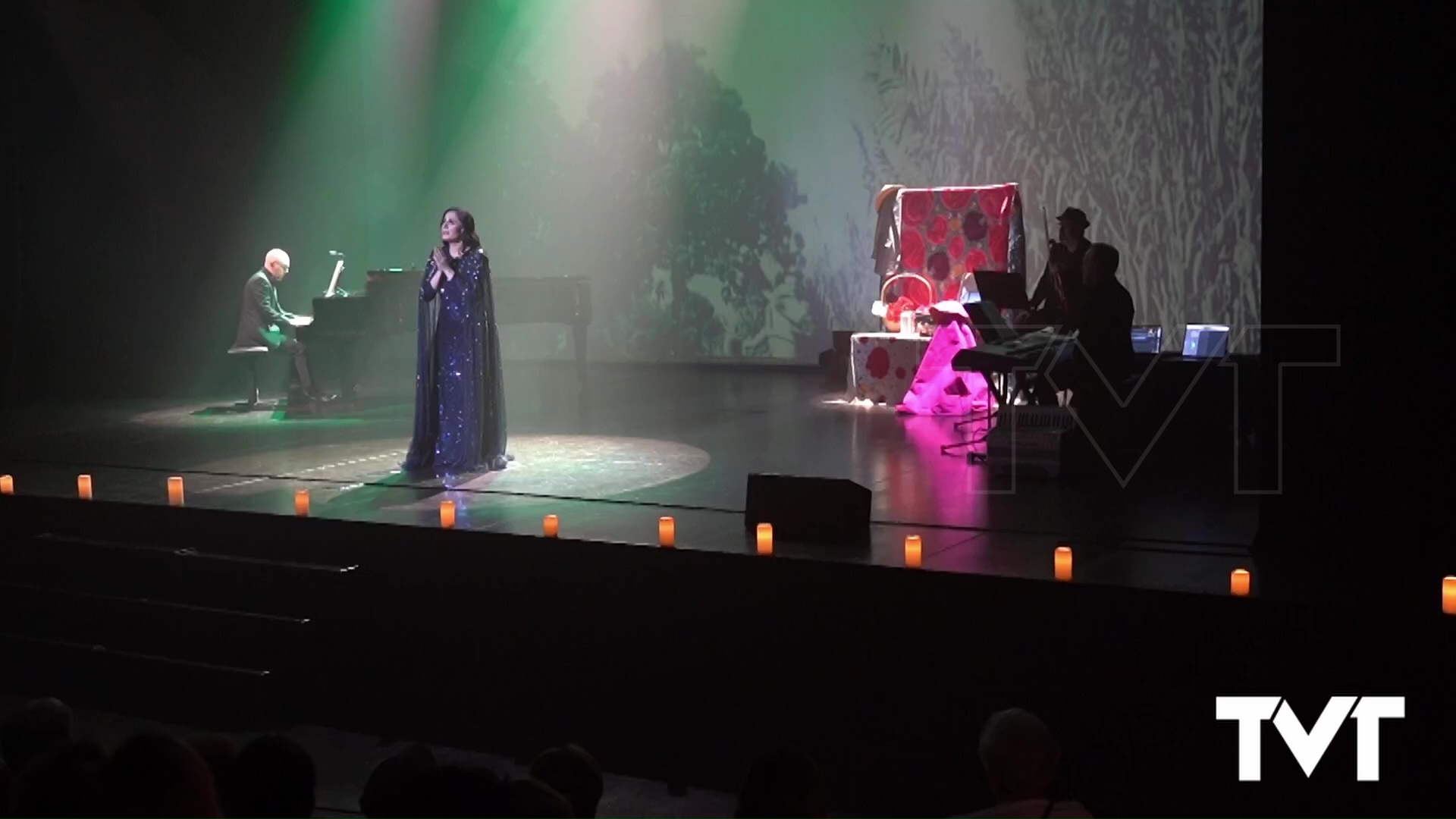 Imagen de Talento y copla sobre el escenario del Teatro con Diana Navarro