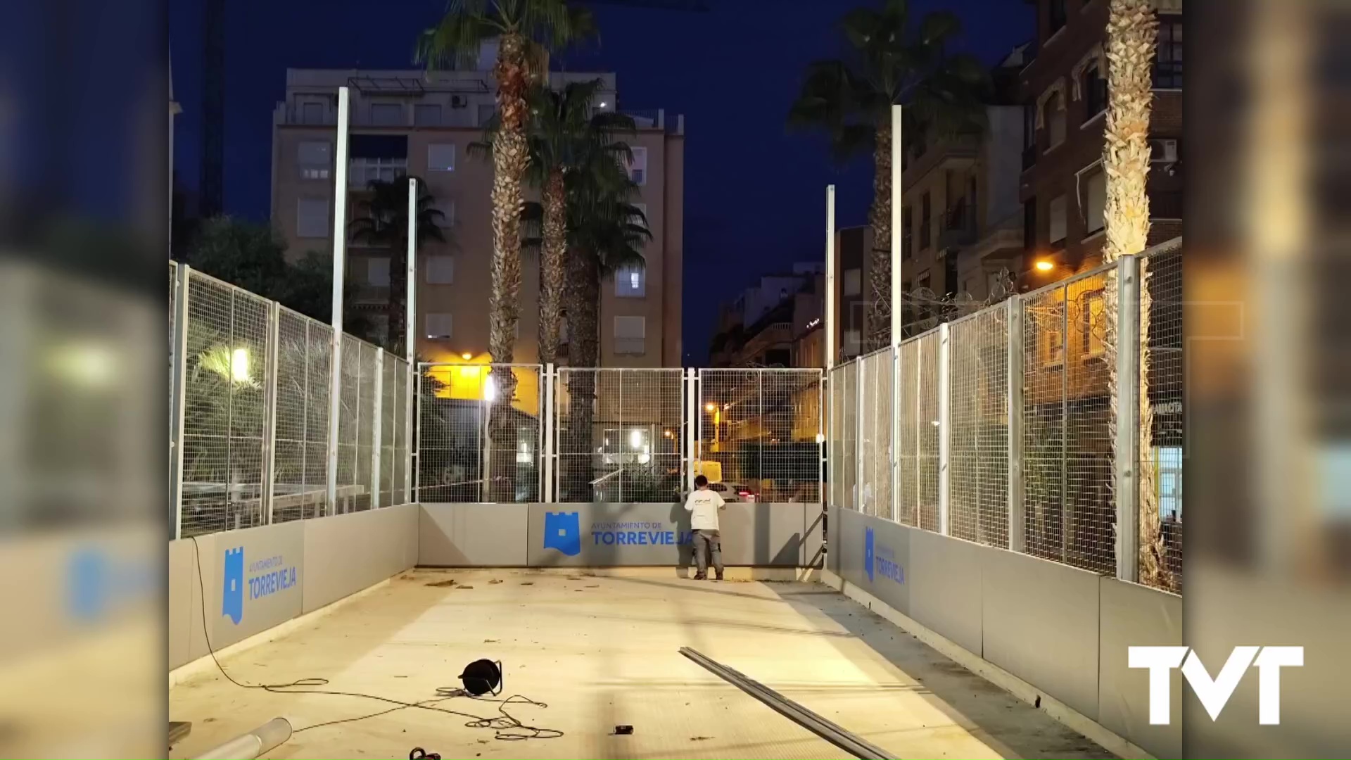 Imagen de La finalización de la obra de la mini pista deportiva de la Plaza de Oriente presenta nuevas complicaciones