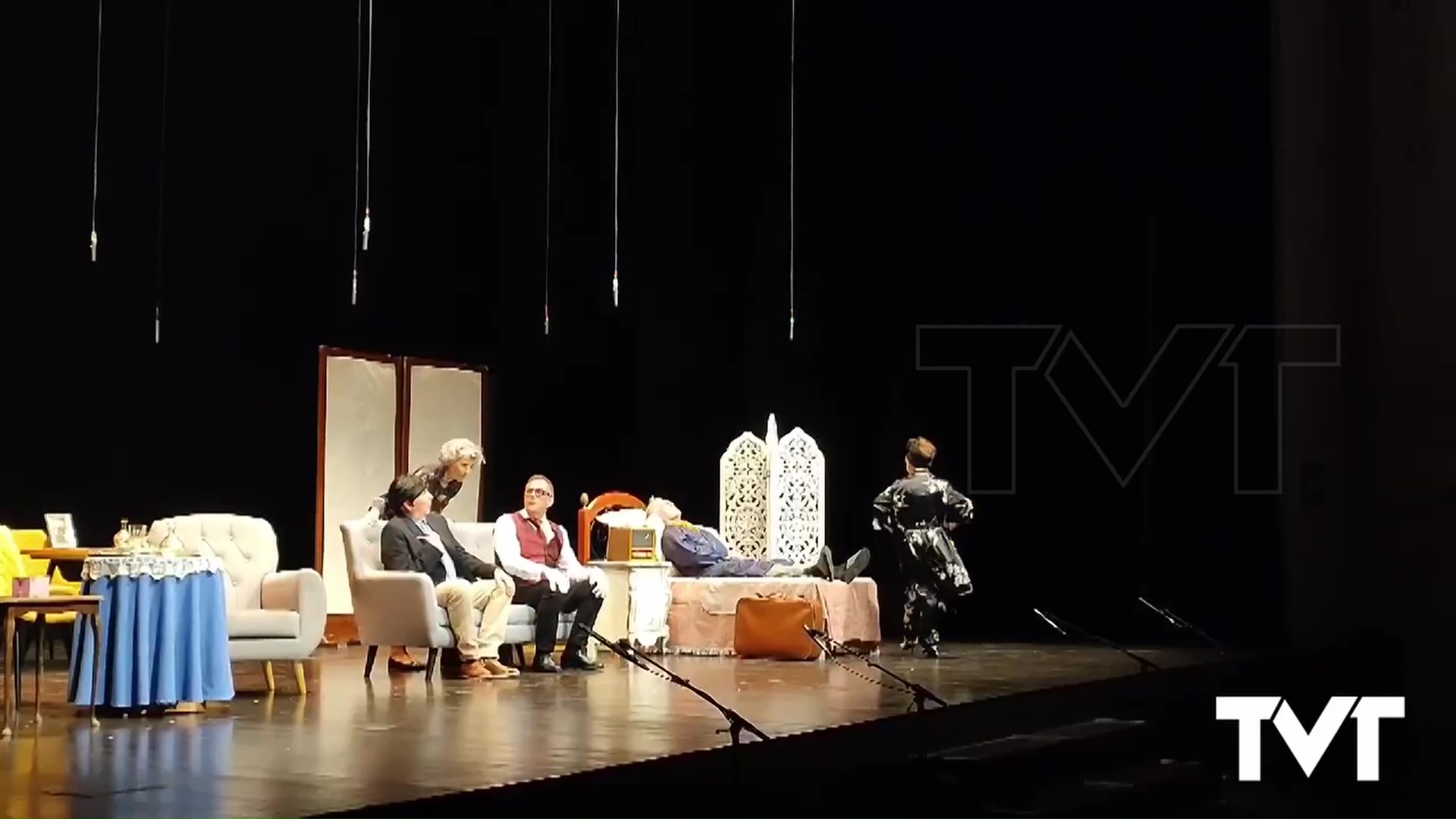 Imagen de Más de 500 personas asistieron al estreno de la versión de Ars Creatio de la obra «Eloísa está debajo de un almendro»