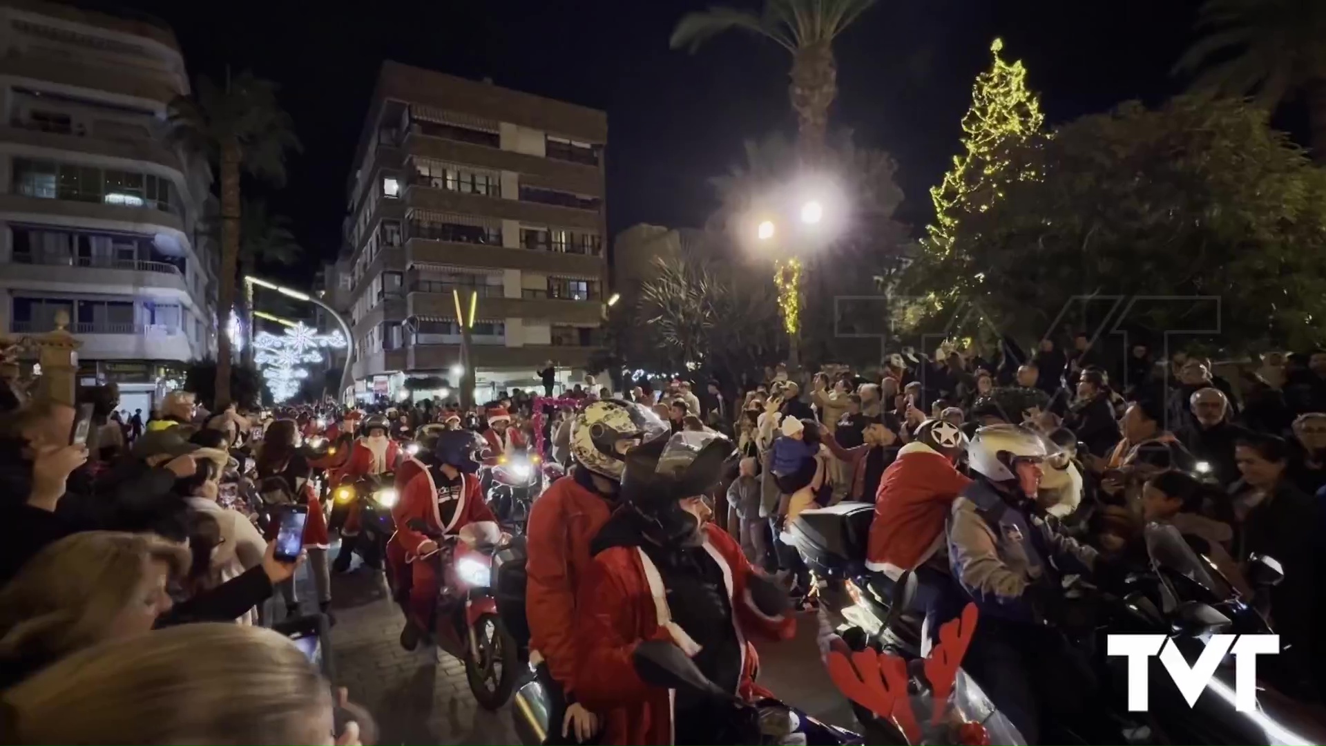 Imagen de La Motopapanoelada tomó la ciudad. Una noble y solidaria causa y un enorme atractivo navideño
