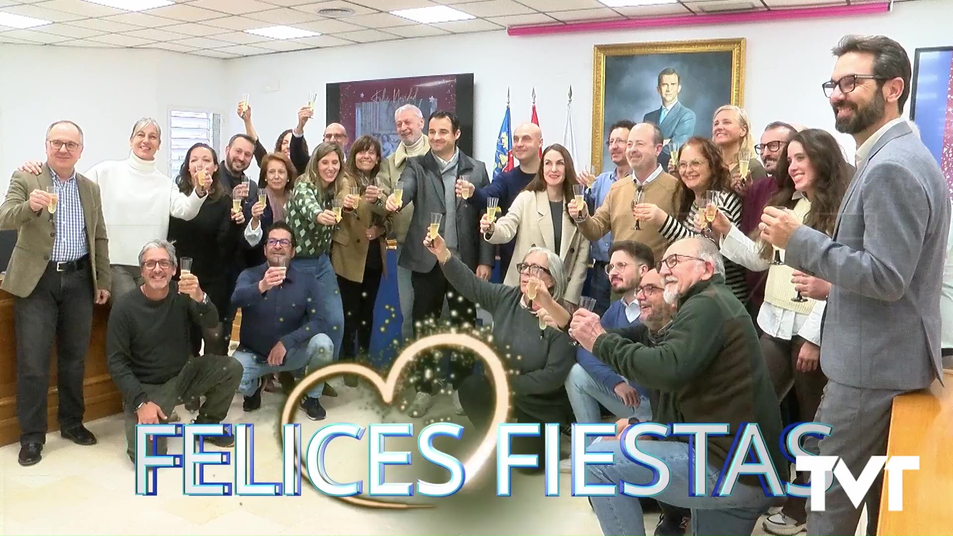 Imagen de La prensa local y los portavoces de los grupos municipales protagonizan el tradicional brindis navideño