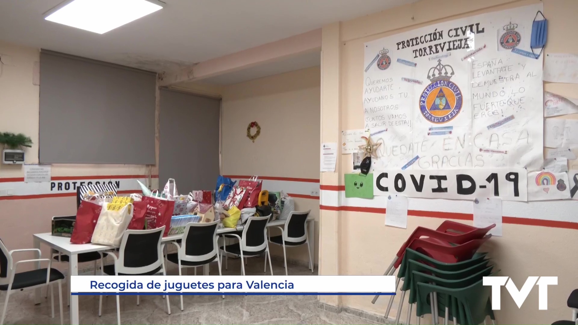 Imagen de Los voluntarios de Protección Civil se convierten en pajes reales para los niños afectados por la DANA