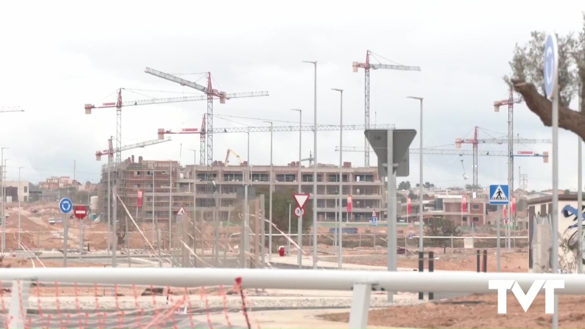 Imagen de El Ayuntamiento de Torrevieja obtendrá 90 viviendas como contraprestación a la cesión de suelo a Generalitat para la ejecución de 613 VPP