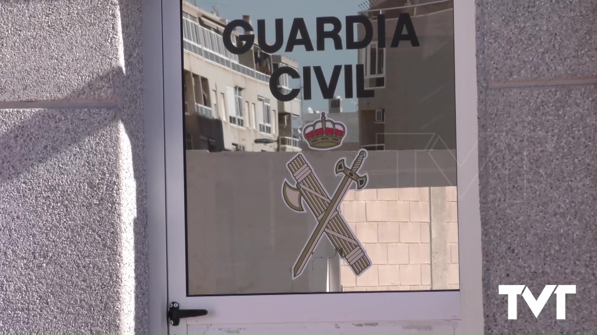Imagen de La Guardia Civil logra bloquear en Torrevieja la entrega de un vehículo de alta gama a dos presuntos estafadores 