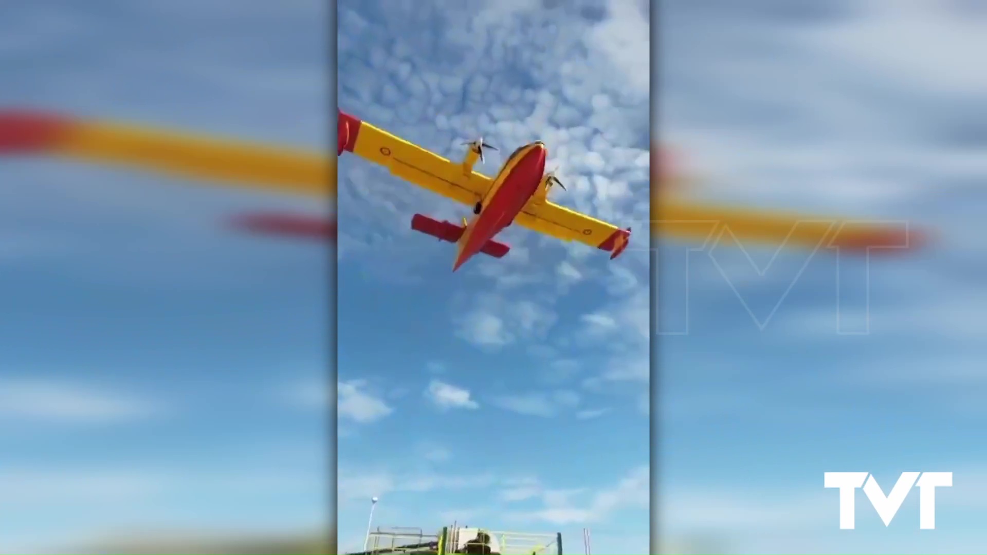 Imagen de Maniobras de hidroavión surcando el cielo de Torrevieja 