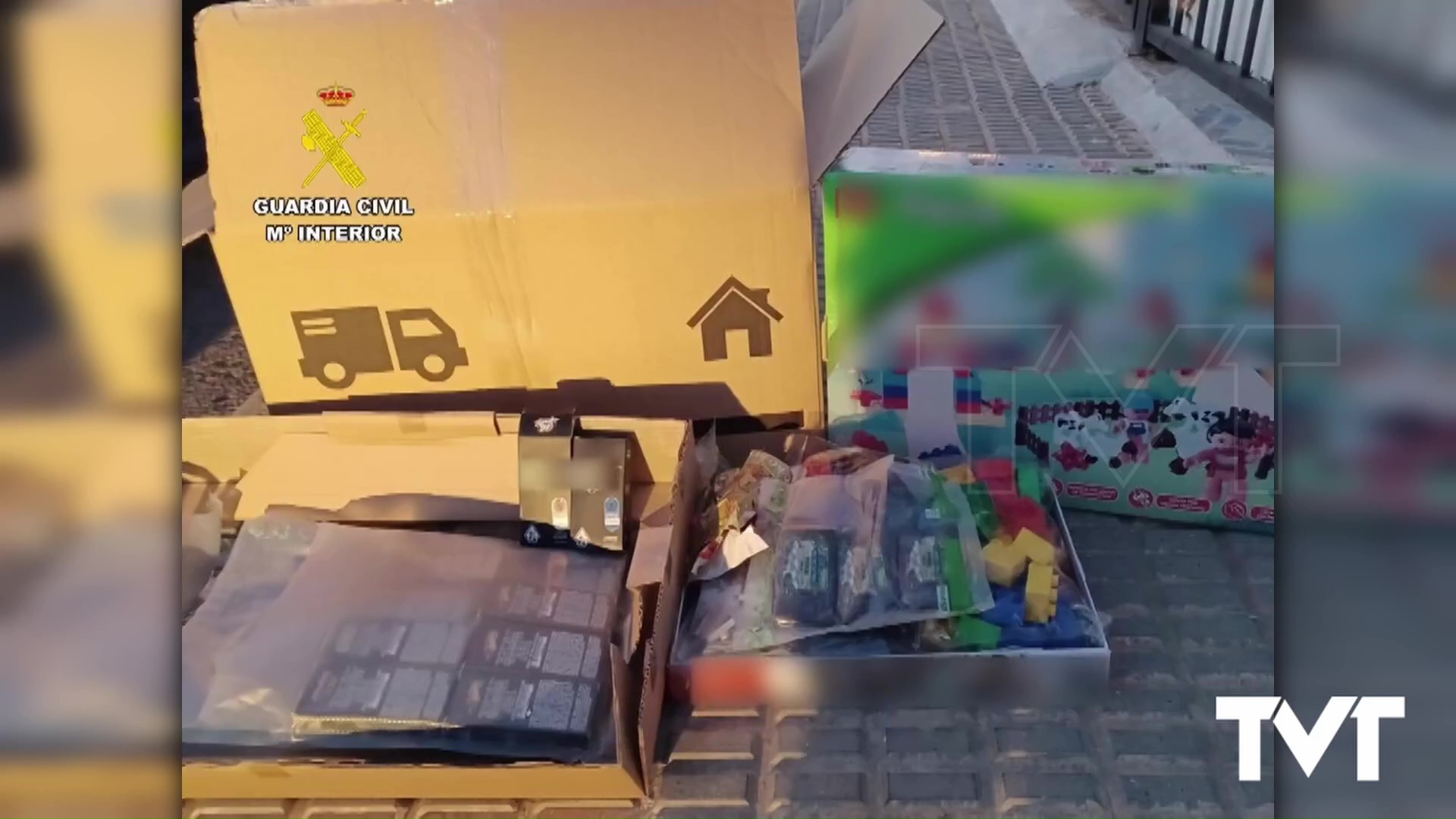 Imagen de La USECIC de Torrevieja detiene a 2 individuos que ocultaban drogas en cajas de juguetes