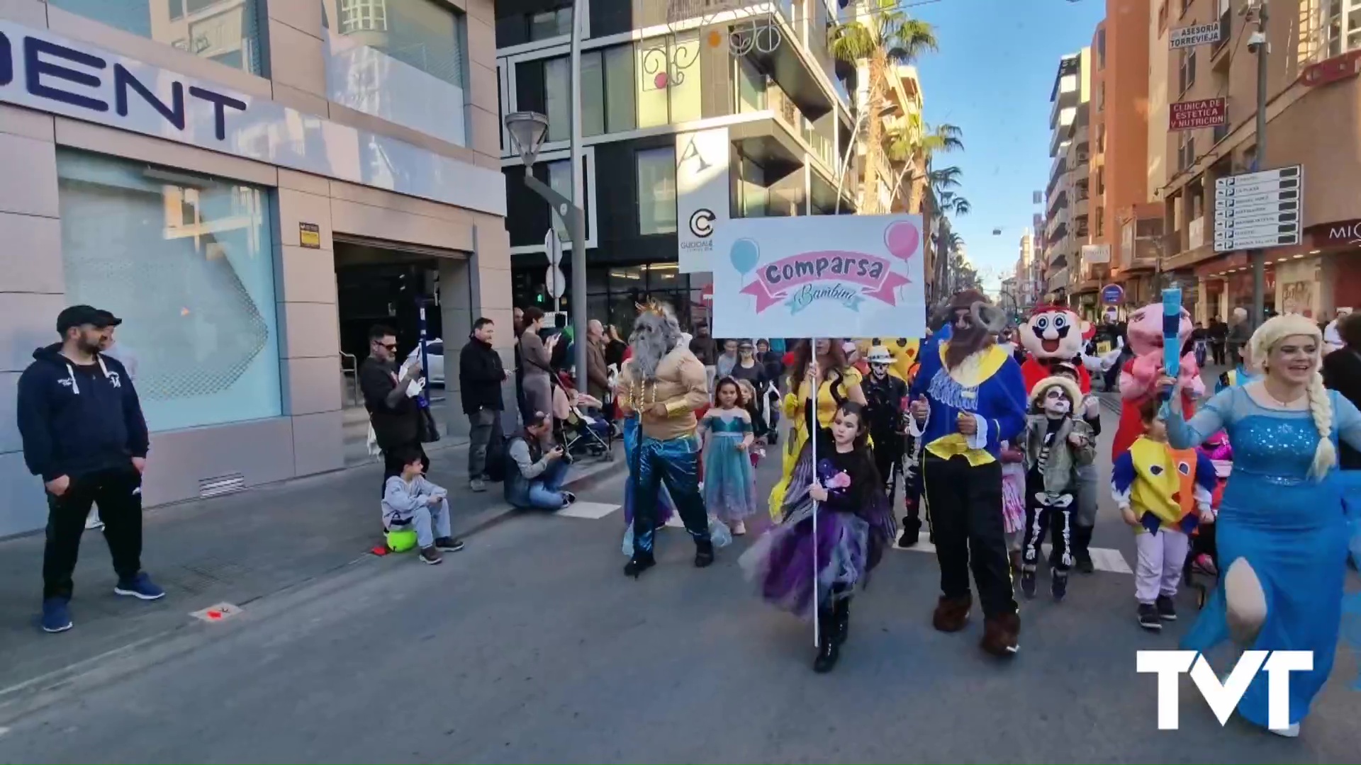 Imagen de Las Fiestas del Carnaval continúan con el desfile de coles , desfile de comparsas foráneas y el desfile nocturno 
