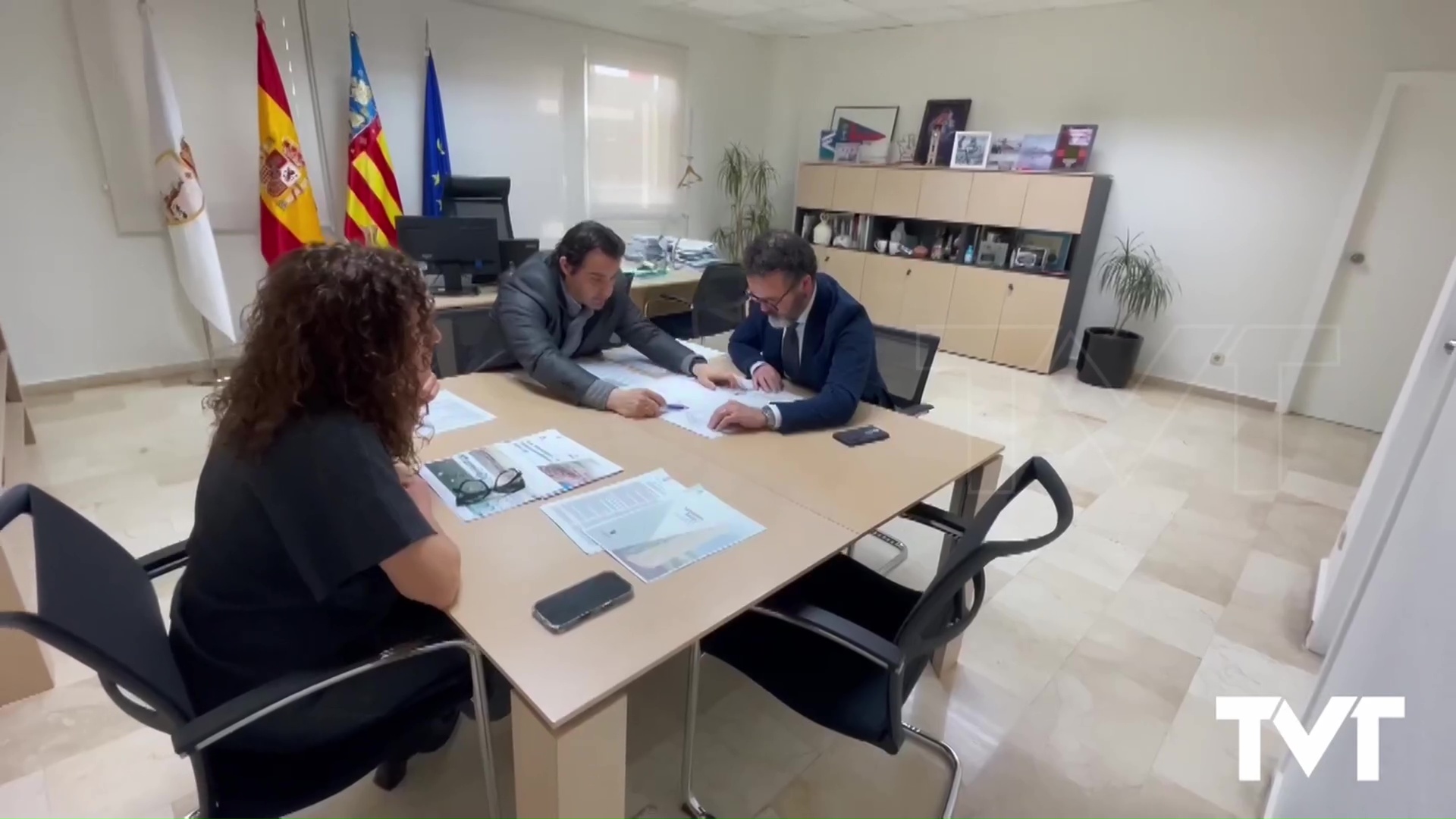Imagen de Torrevieja reclama al director general de turismo de la GV un stand propio en Fitur 