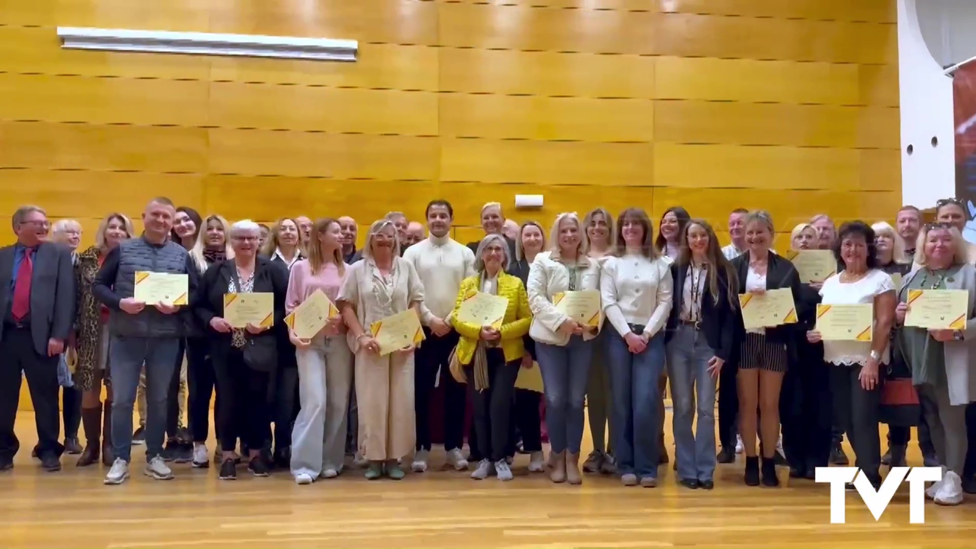 Imagen de Entregados los diplomas a los 90 primeros alumnos de los cursos de español para extranjeros