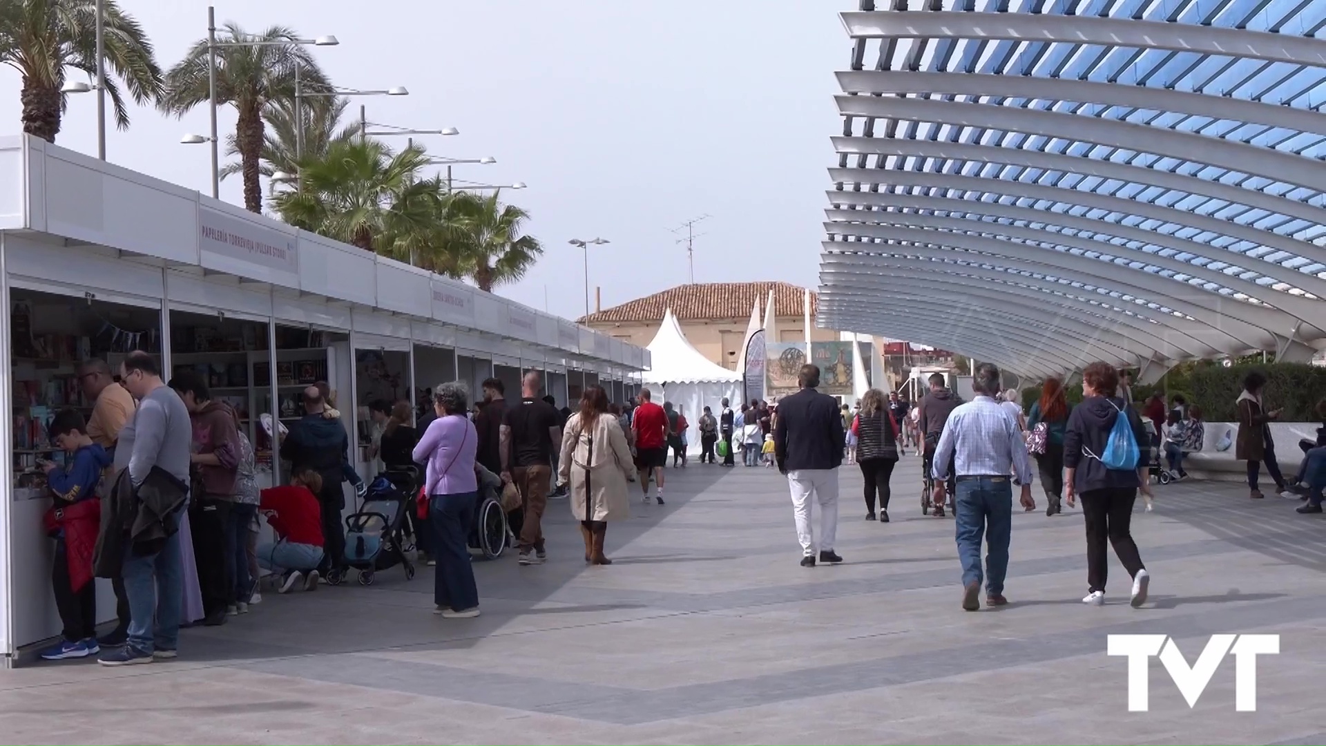 Imagen de La Feria del libro cumple su XXVII edición con la visita del escritor, guionista, y productor Juan del Val 
