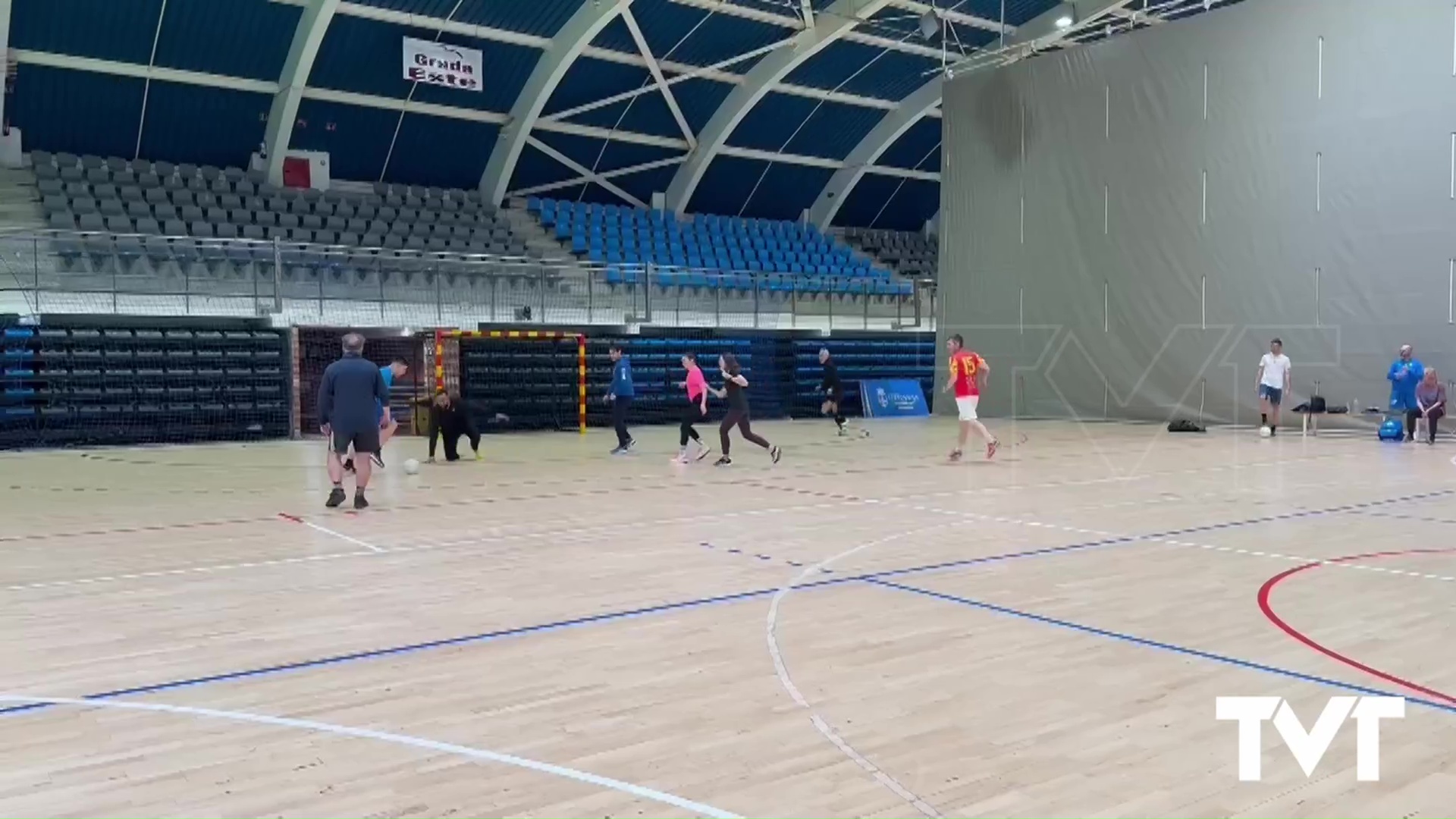 Imagen de Último entrenamiento para el partido de los amigos del cura contra los amigos del alcalde