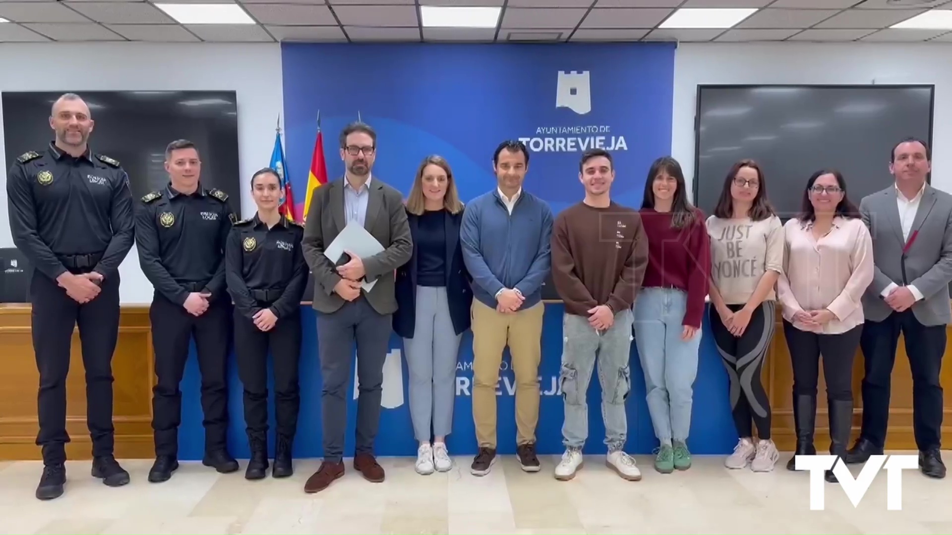 Imagen de Diez trabajadores municipales toman posesión de sus cargos, entre ellos 6 nuevos policías locales
