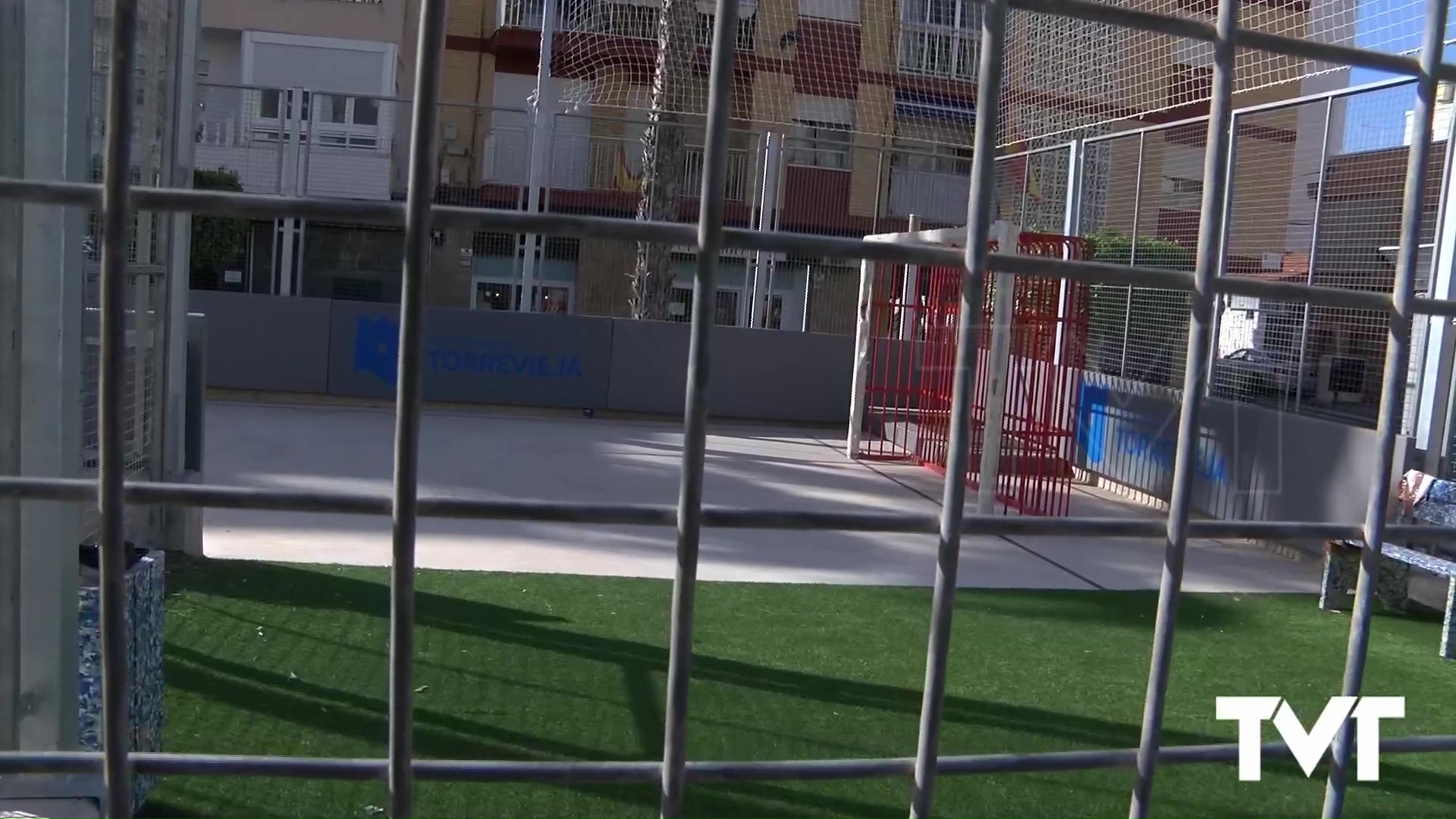 Imagen de Abre, por fin, con más de medio año de retraso, la mini pista deportiva de la Plaza de Oriente