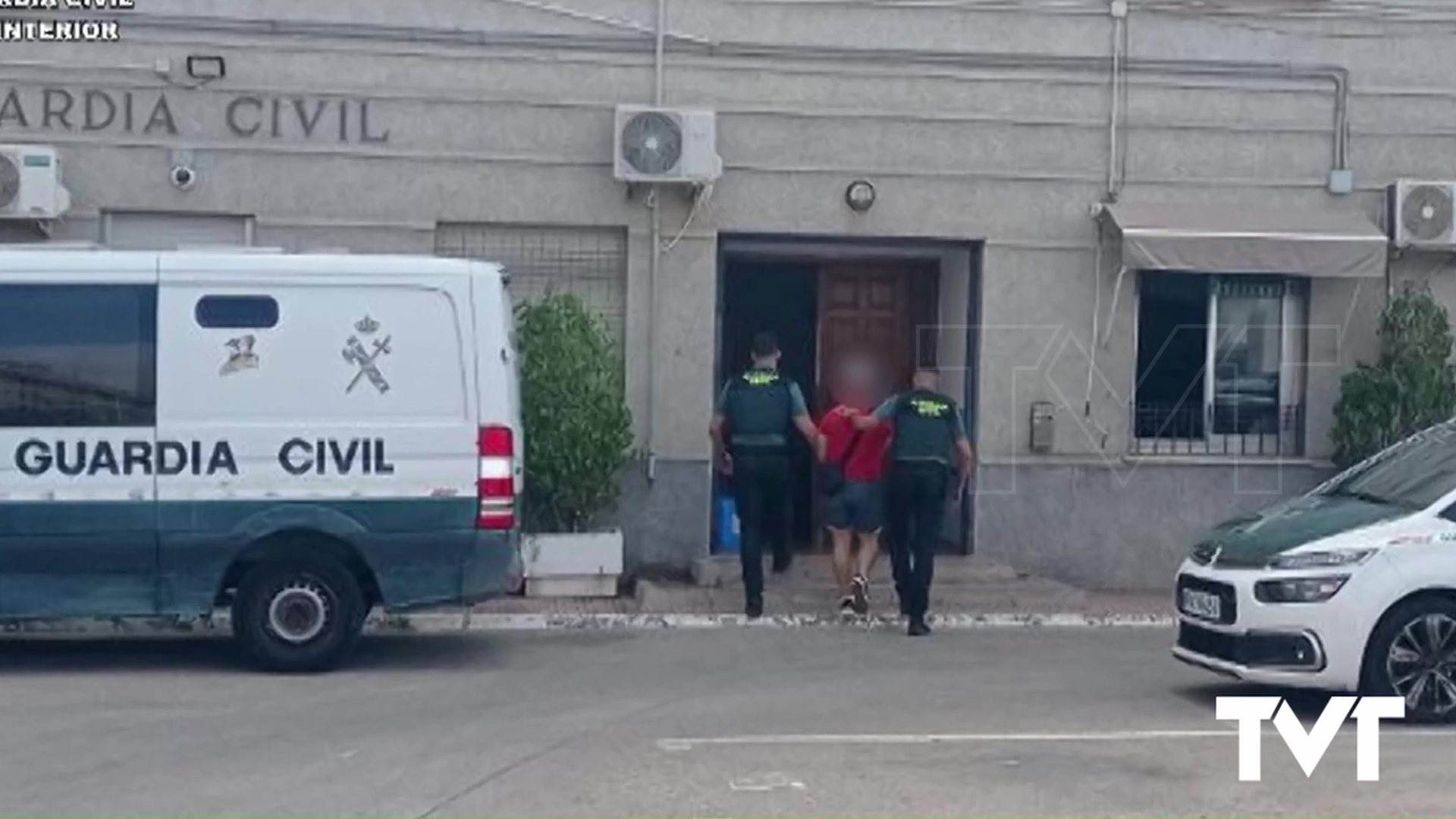 Imagen de Detenido en Torrevieja tras grabar con el móvil a mujeres en el vestuario de un gimnasio 
