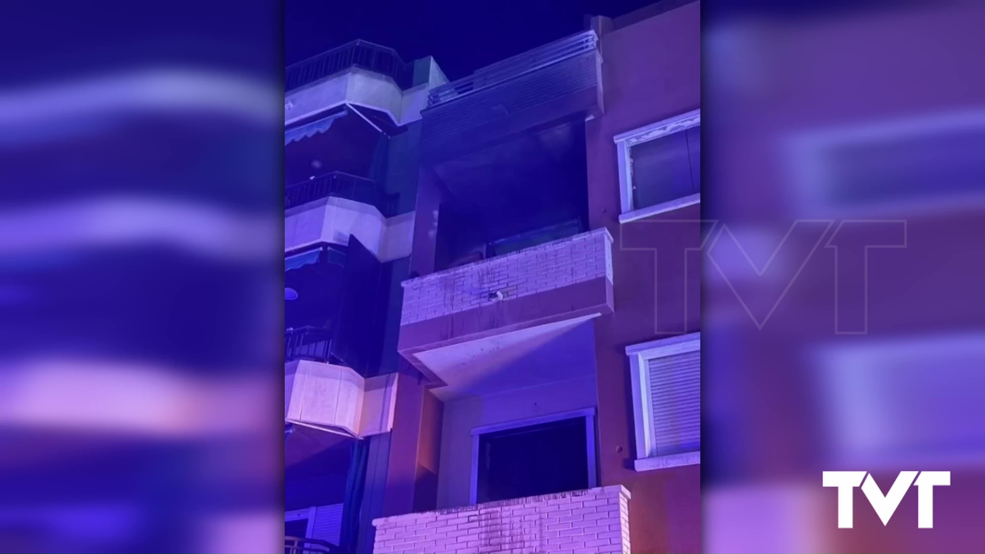 Imagen de Tres personas rescatadas de un incendio en Torrevieja por la Guardia Civil. De nuevo en el edificio de la calle Ulpiano