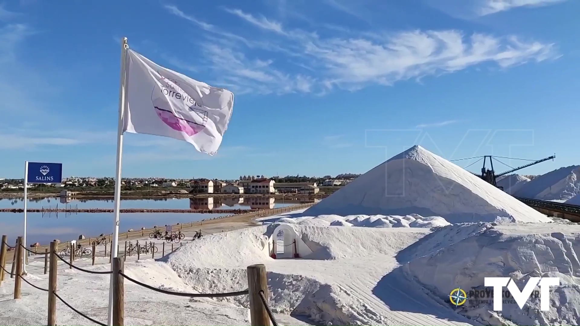 Imagen de Las Salinas de Torrevieja, de nuevo, escenario para una sesión de fotografía de una famosa firma de vestidos de novia 