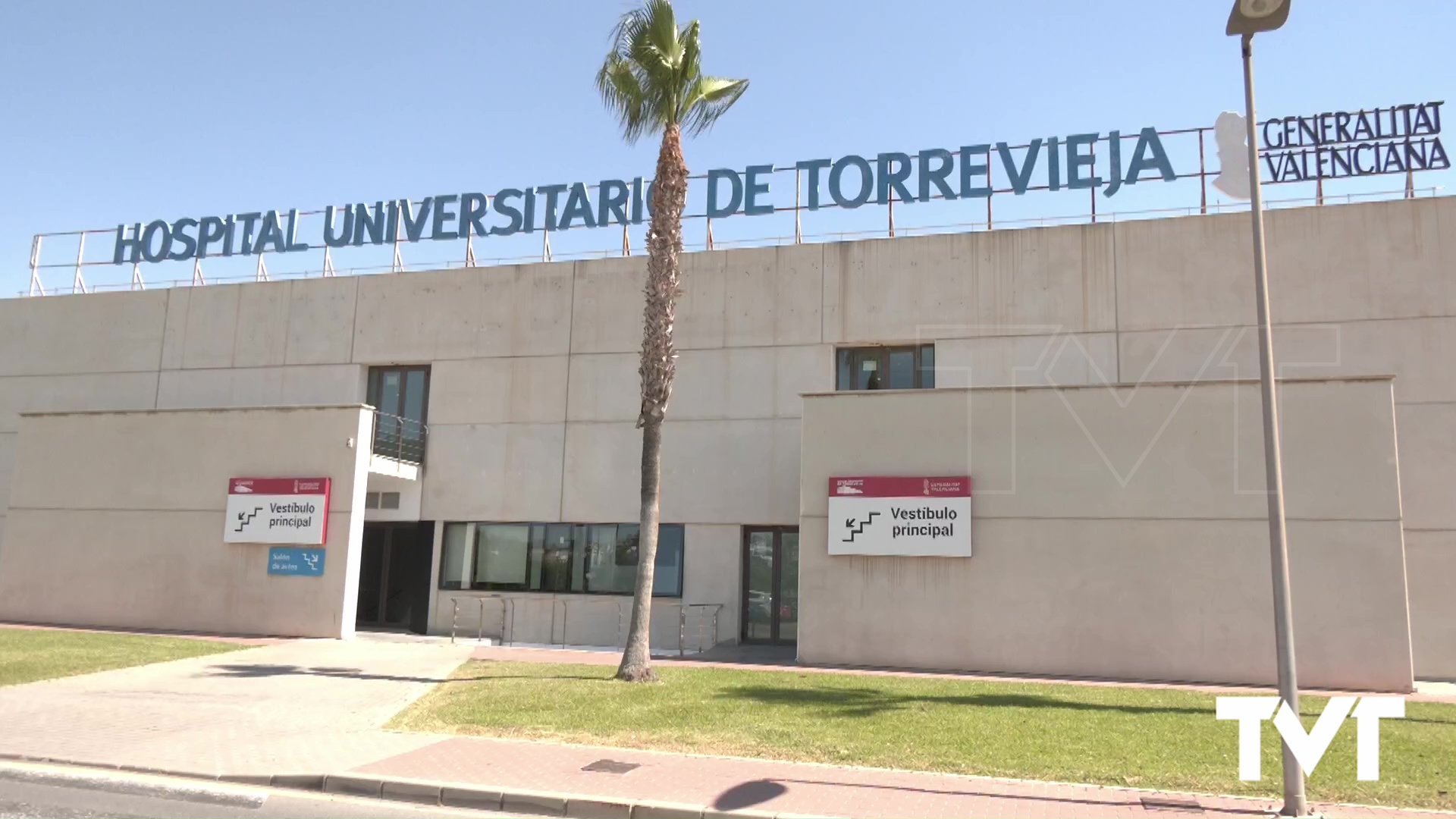 Imagen de El Hospital de Torrevieja hace un llamamiento a profesionales con el título de Enfermería 