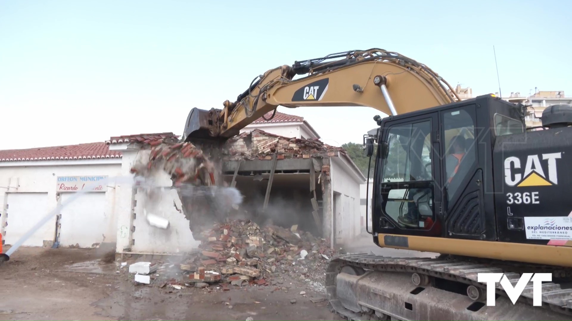 Imagen de Tres meses para concluir con los trabajos de demolición del antiguo edificio del grupo de empresa de las Salinas y adecuación del solar 