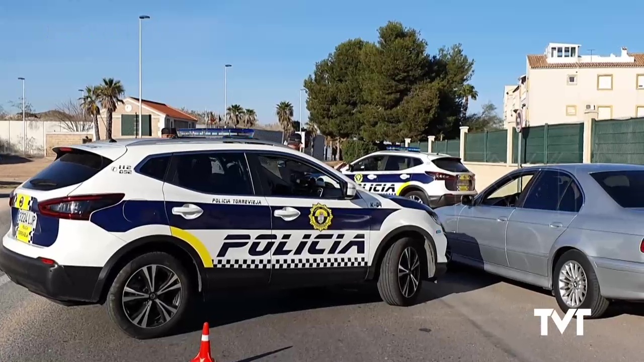 Imagen de La Policía Local de Torrevieja decomisa óxido nitroso, «gas de la risa», encontrado en el interior de un vehículo