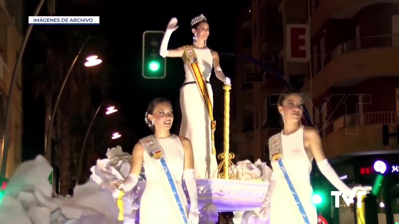 Imagen de La Reina y Damas de la Sal y el Carnaval de Torrevieja, protagonistas del desfile de verano el próximo 15 de agosto