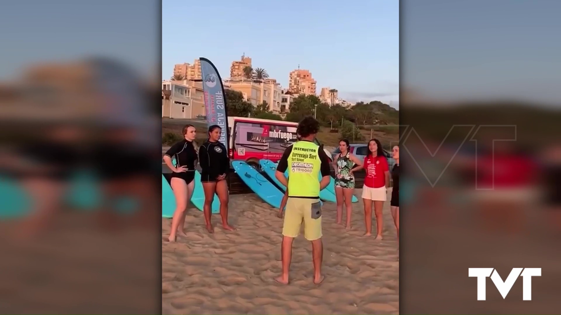 Imagen de La Playa de la Mata, el lugar perfecto para cursos de iniciación al surf