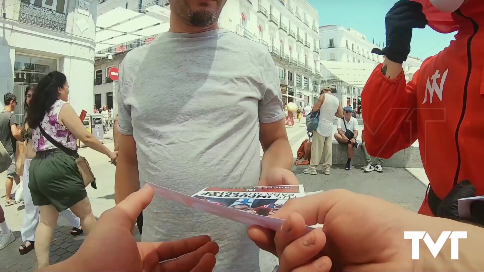 Imagen de Folletos de tintes «neonazis» y de una organización ultra son repartidos por Torrevieja