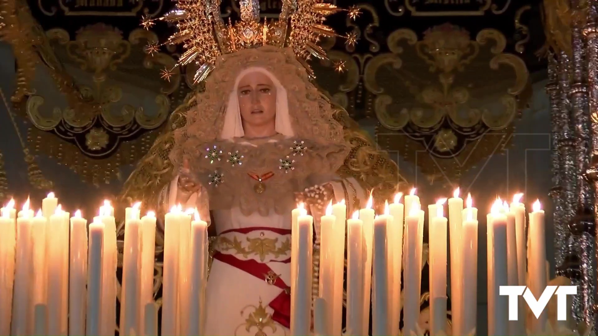 Imagen de Se ultiman los preparativos para adornar las calles que recorrerá la Esperanza tras su coronación
