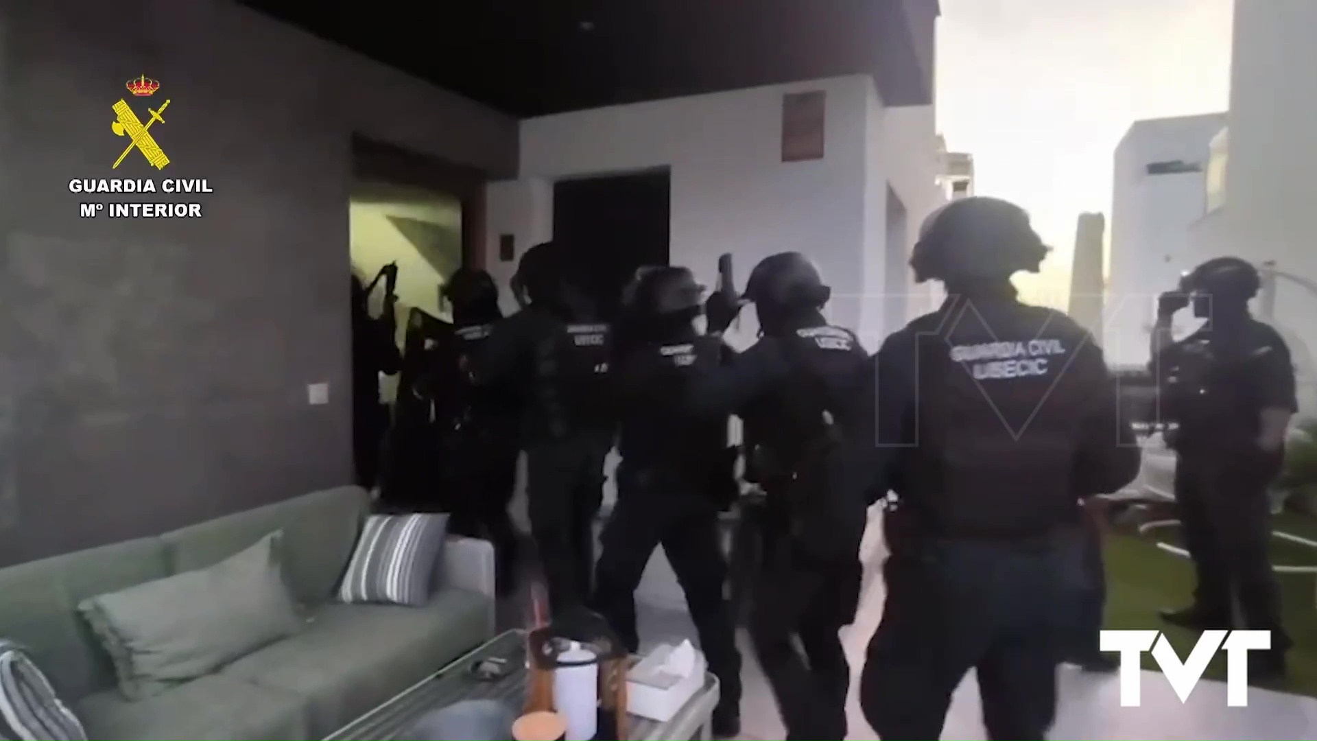 Imagen de La Guardia Civil detiene en Torrevieja a una pareja por estafar con web falsas y pagos virtuales
