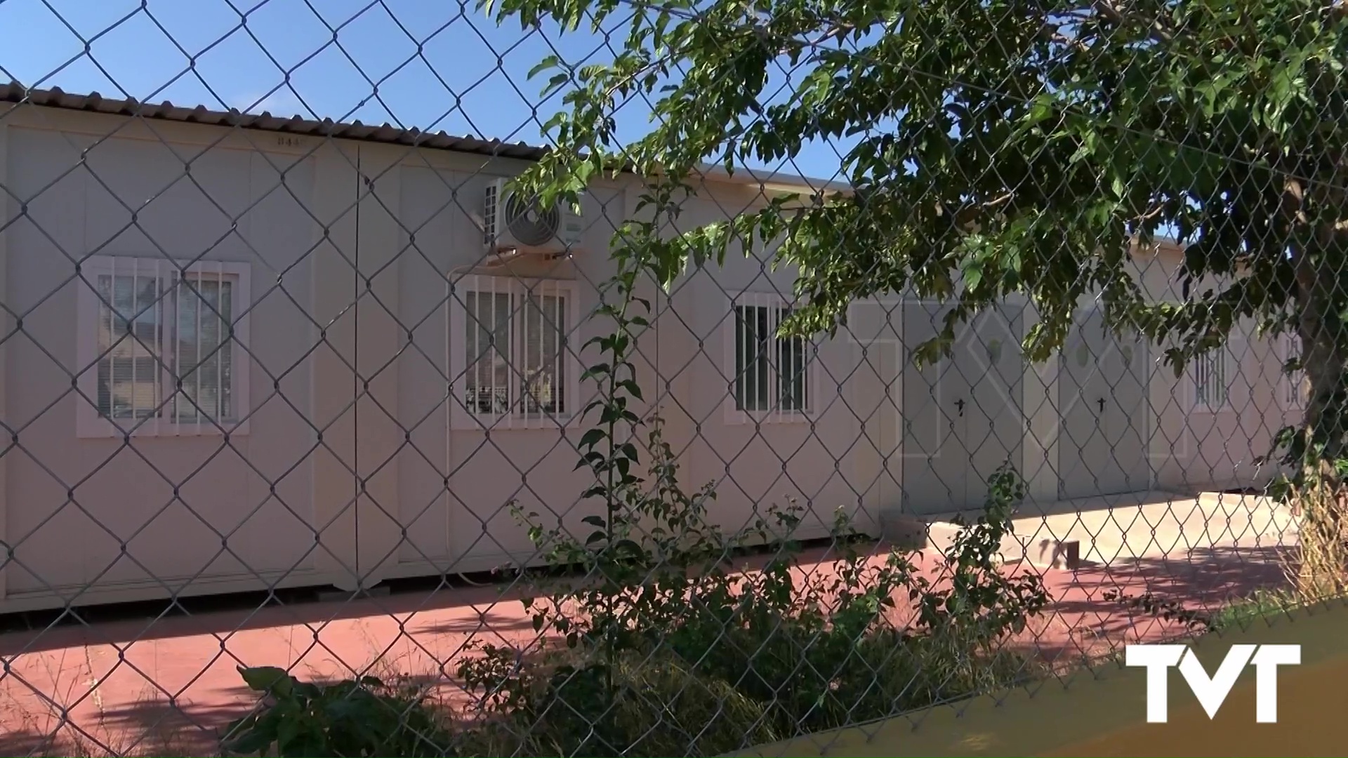 Imagen de El PSOE de la Vega Baja acusa Mazón de «condenar» a la comarca a la masificación y los barracones