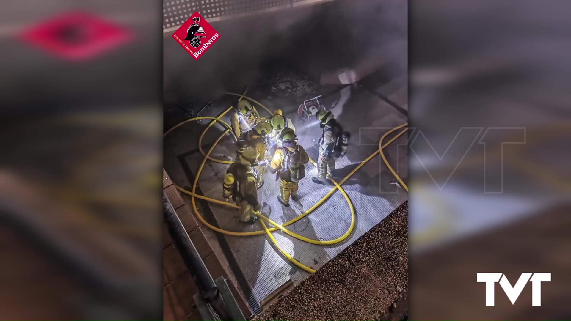 Imagen de 14 vehículos dañados en el incendio de un parking subterráneo 