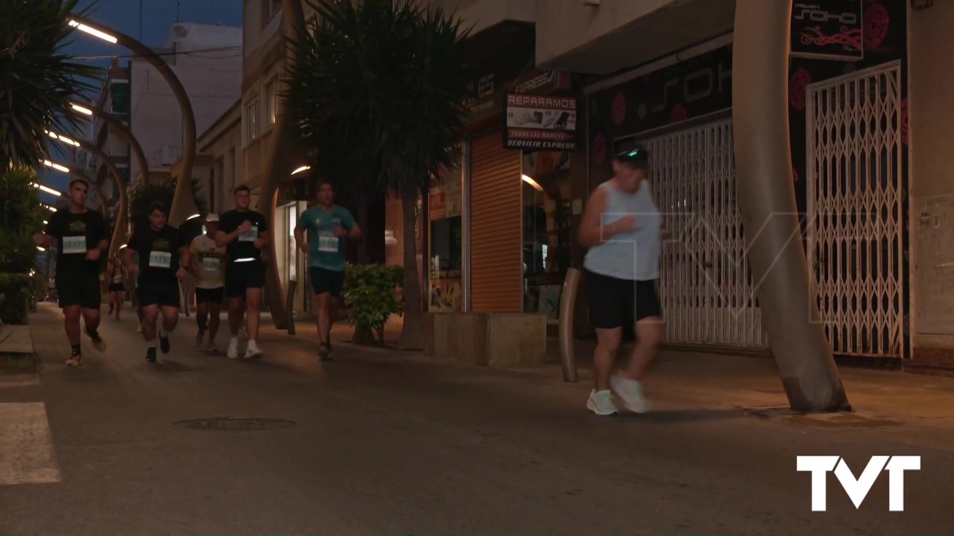 Imagen de 400 corredores se suman a la VIII Legua nocturna «Ciudad de Torrevieja» 
