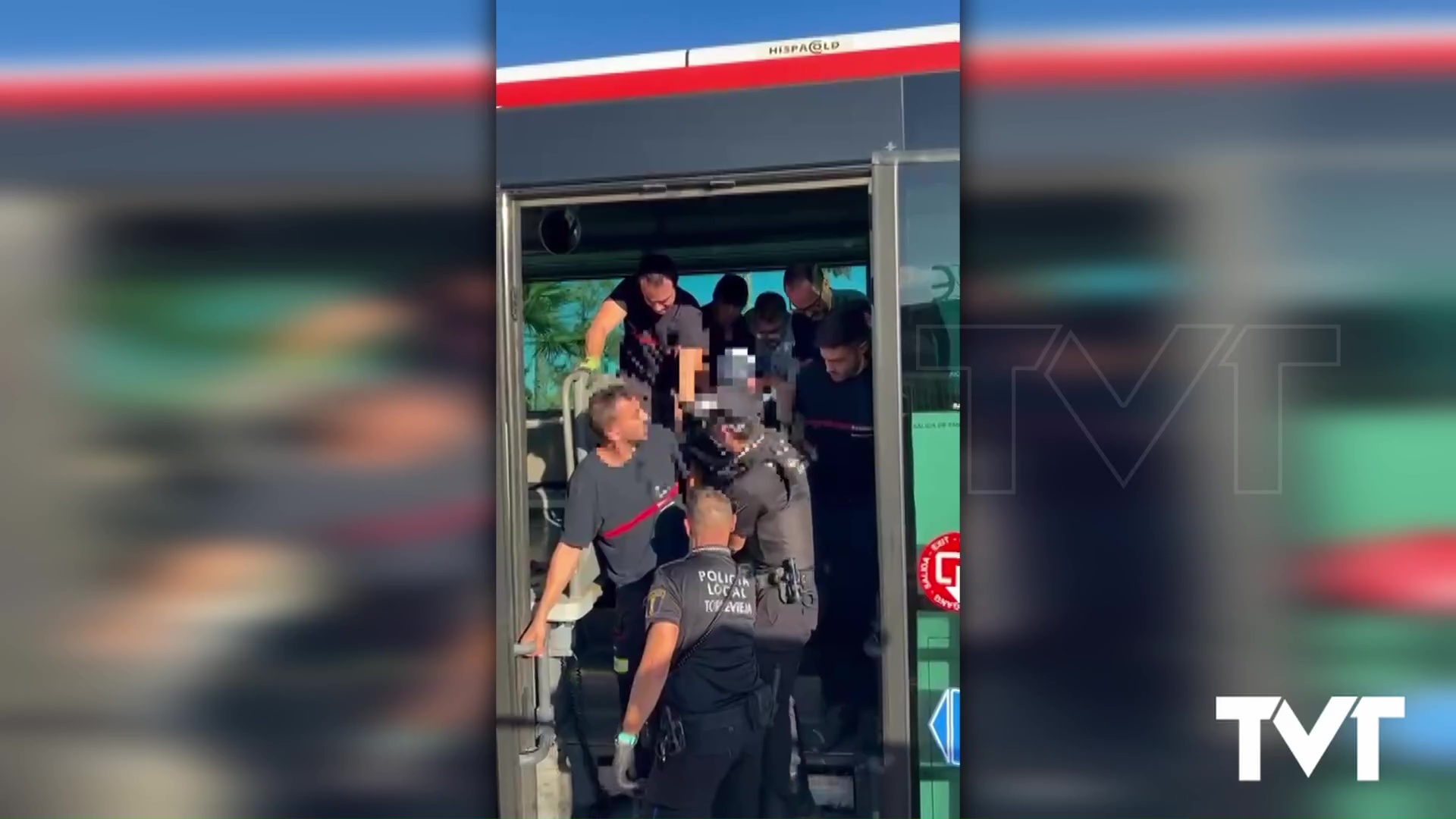 Imagen de Usuarios de Alpe quedan atrapados durante horas dentro de un autobús