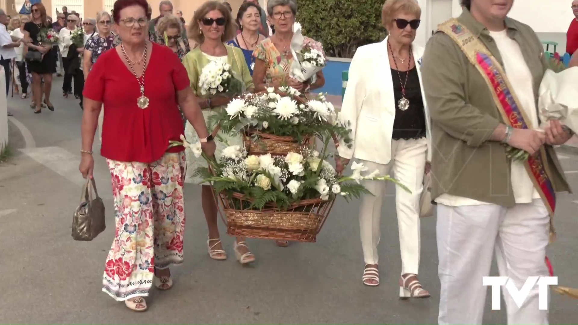 Imagen de Celebrada la Ofrenda Floral en honor a la Virgen del Rosario en La Mata