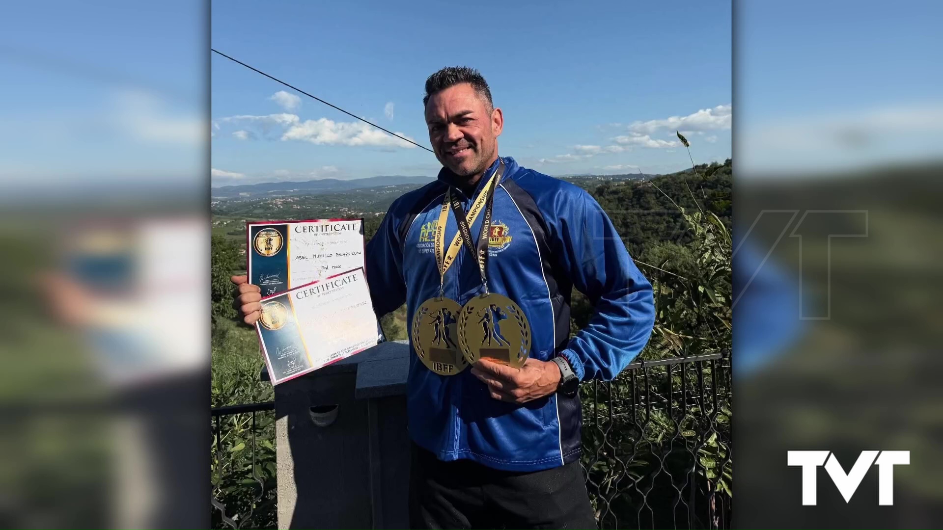 Imagen de El culturismo de Torrevieja y España, con Abel Palazuelos, en el podium del mundial de Eslovenia 