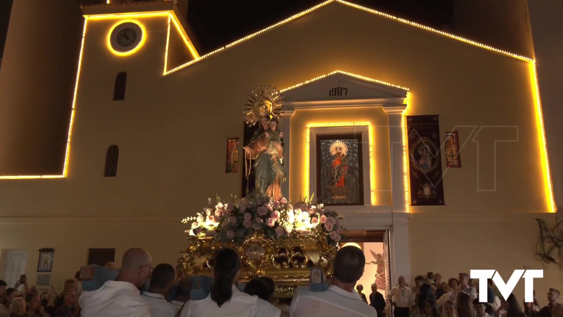 Imagen de La Virgen del Rosario recorre las calles de La Mata para poner fin a las Fiestas Patronales