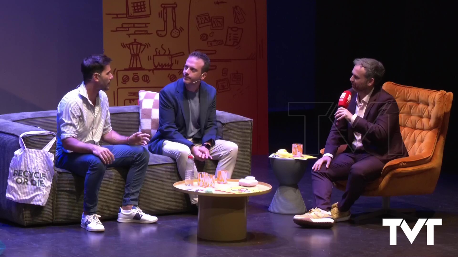 Imagen de Javier Santaolalla llena el Teatro Municipal de Torrevieja con «Eureka! Música y Ciencia»