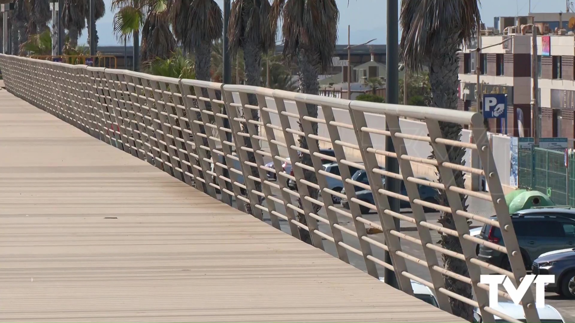 Imagen de Una bacteria afecta a las nuevas barandillas instaladas en el Dique de Levante y retrasa la obra 146 días más 