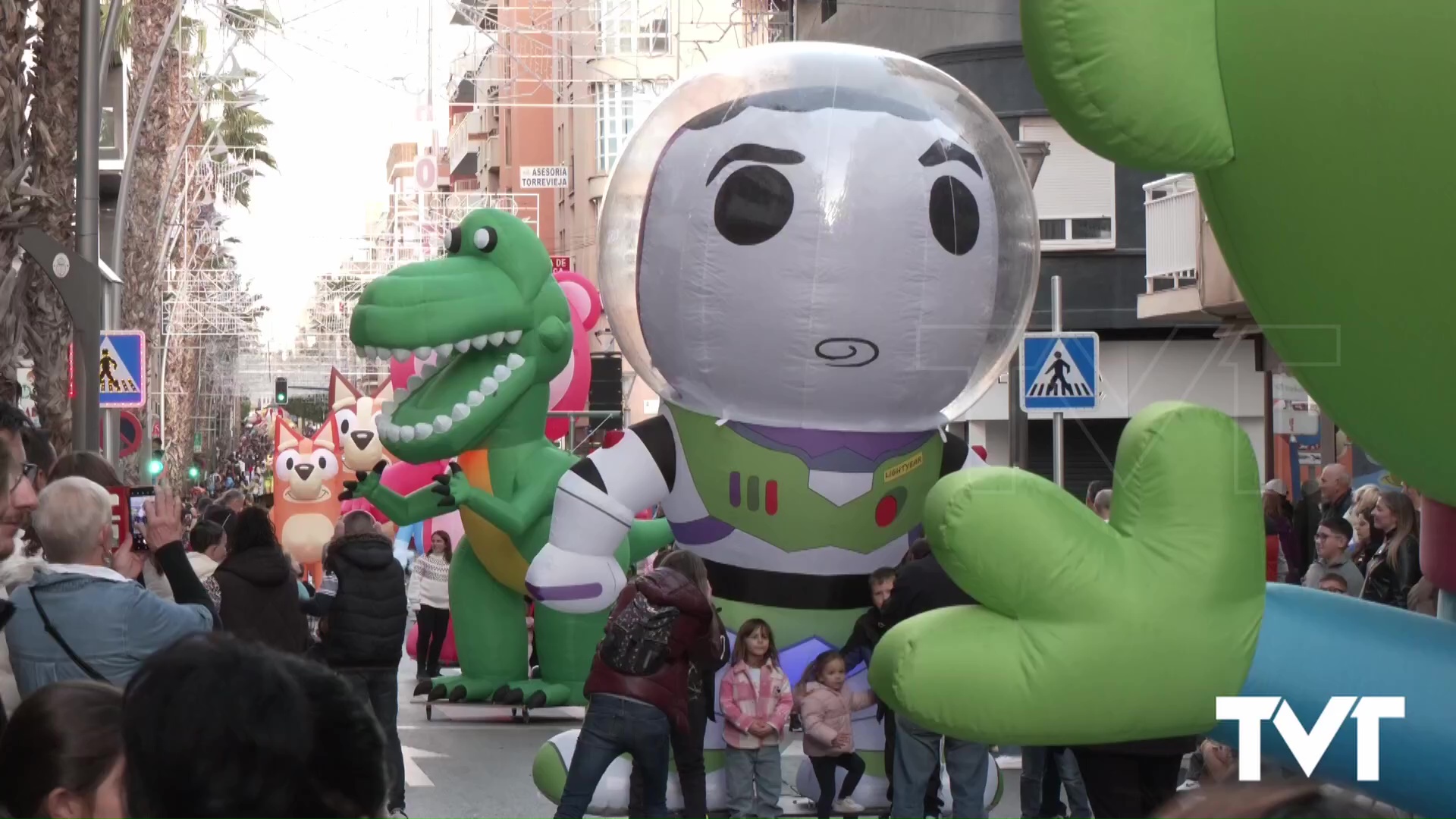 Imagen de Torrevieja celebró un gran desfile infantil repleto de fantasía y los personajes más queridos por los niños 