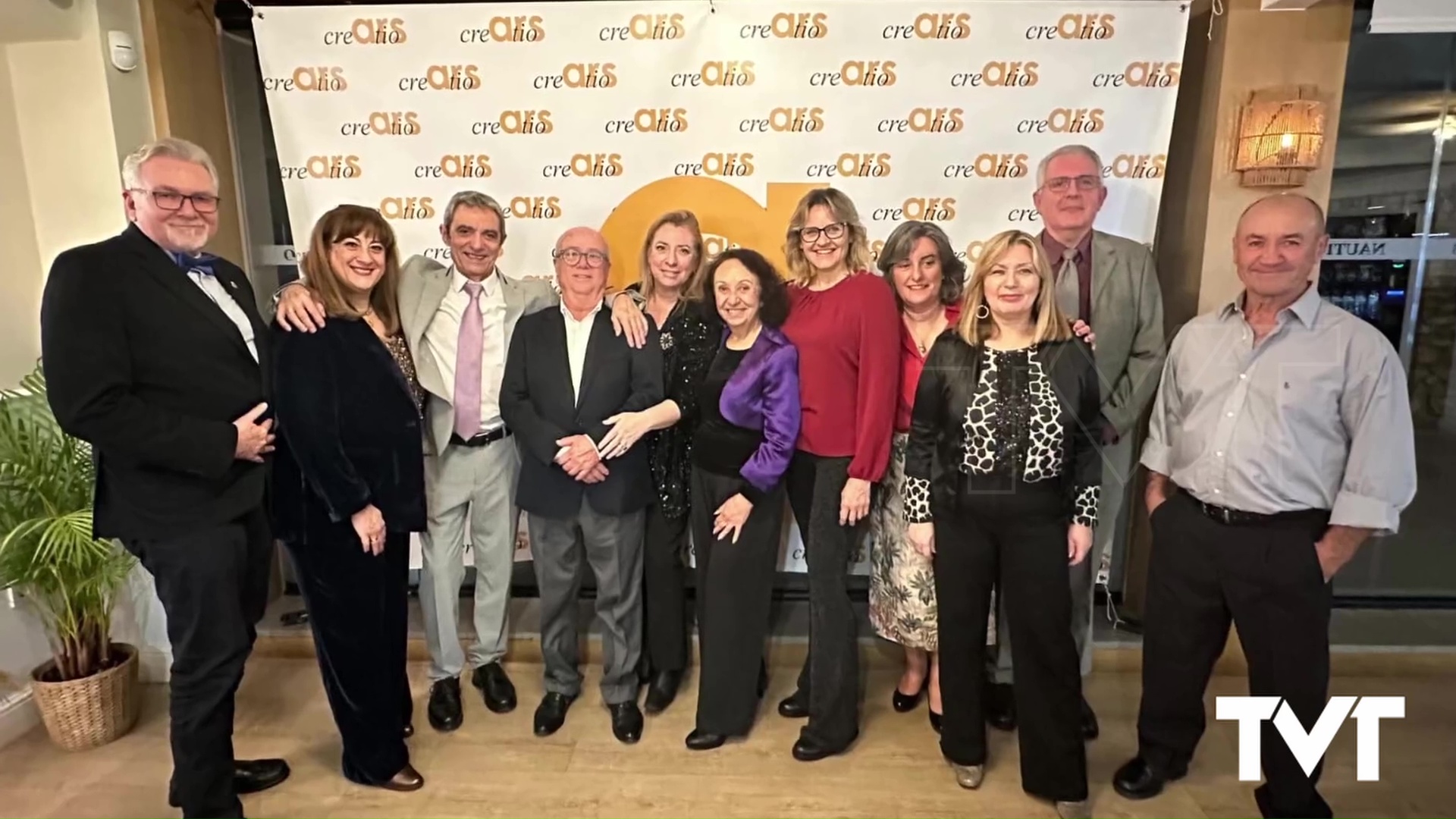 Imagen de Josefina Nieto recibe el logo de sal en la cena del vigésimo aniversario de Ars Creatio