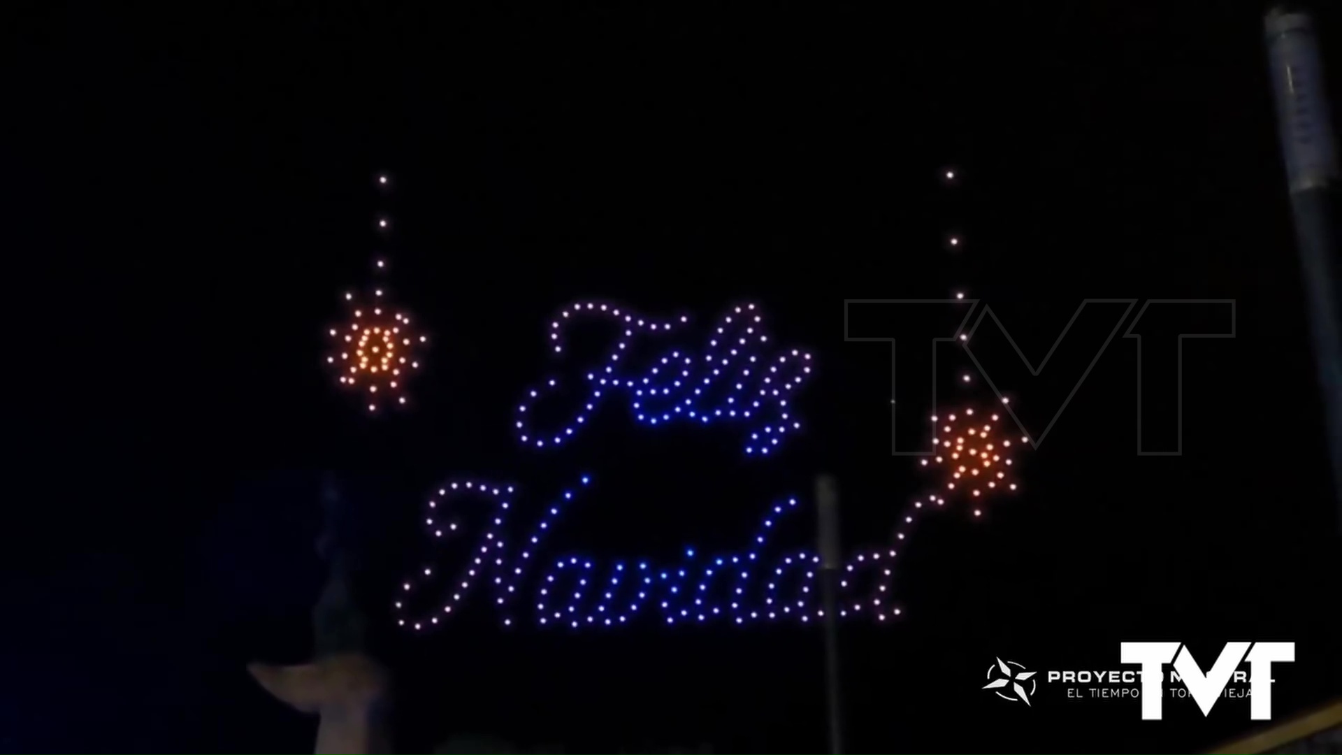 Imagen de Un increíble espectáculo navideño de drones iluminó el cielo de Torrevieja 