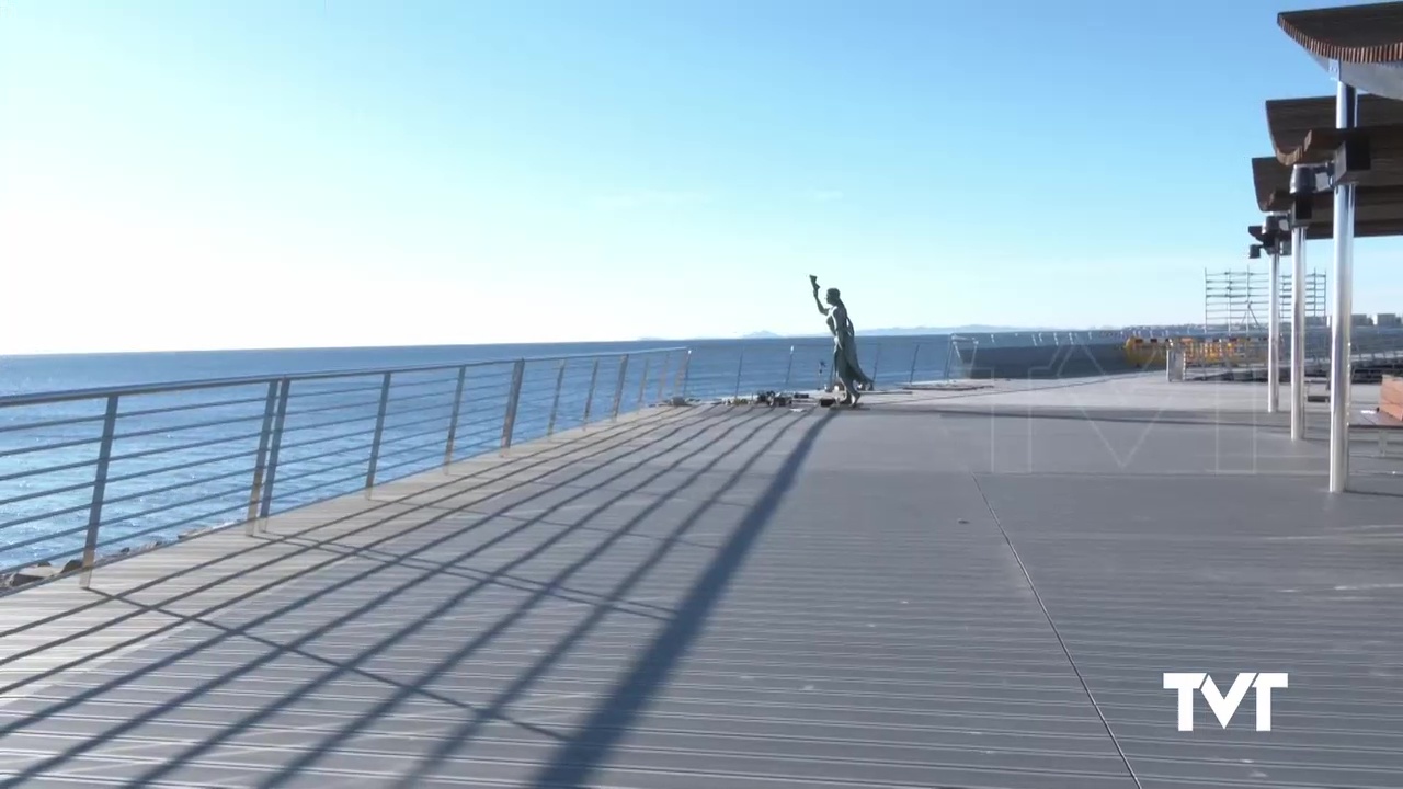 Imagen de Se abre al público un tramo del paseo Dique de Levante tras las obras de rehabilitación