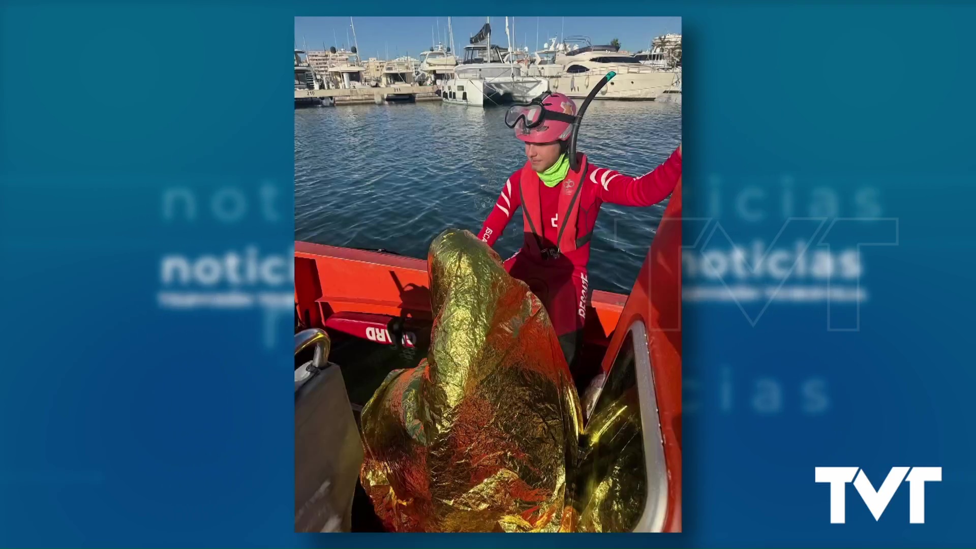 Imagen de Rescatado con vida un joven desaparecido tras quedar su embarcación a la deriva