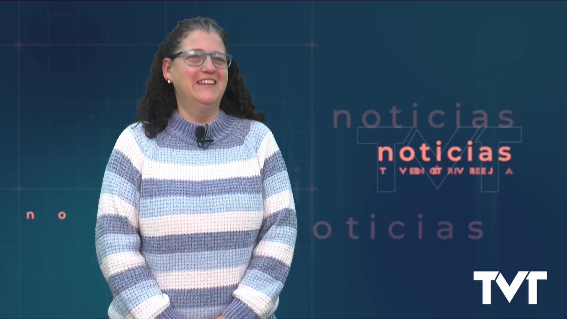 Imagen de Maribel González, cámara y editora de TVT, reconocida por la corporación municipal como «Profesional de los Medios de Comunicación local»