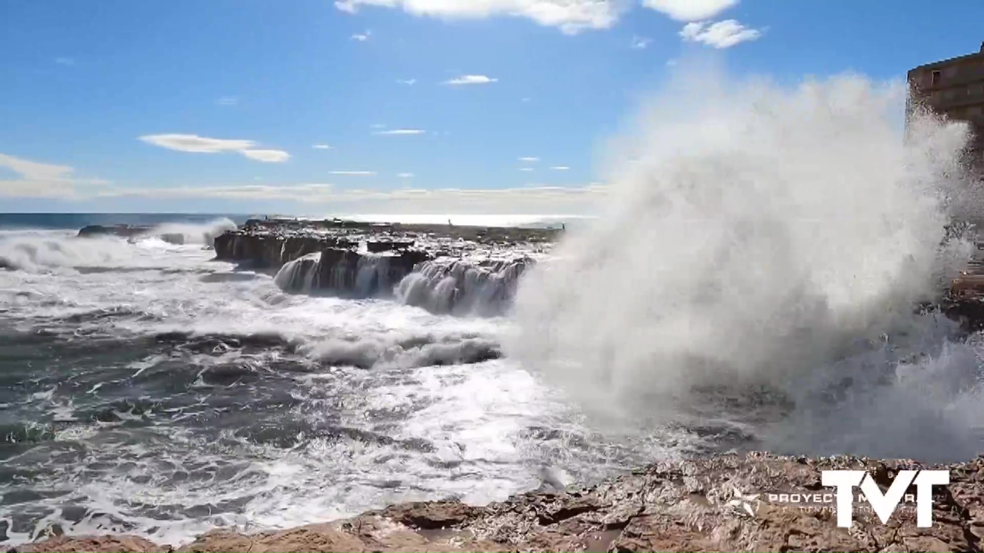 Imagen de Así se muestra la borrasca Harry en las calas de Torrevieja