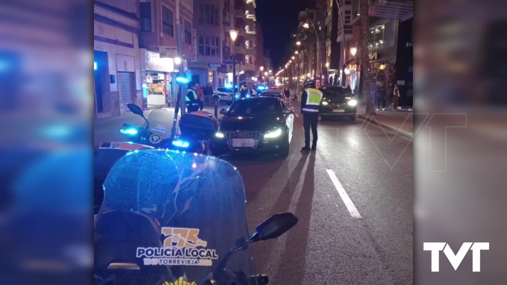 Imagen de Dispositivo policial de control preventivo en el centro de Torrevieja 