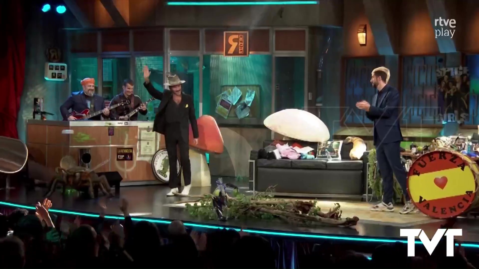 Imagen de Leiva regala en el programa de TVE  «La Revuelta», entradas para el concierto que el cantante presentará el 15 de agosto en Torrevieja